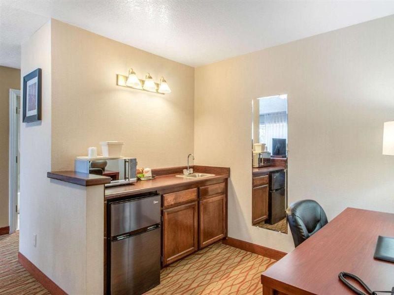 Comfort Inn Mount Shasta Area Уид Экстерьер фото